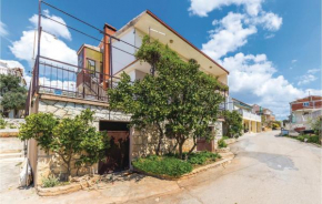 3 Bedroom Nice Apartment In Seget Vranjica